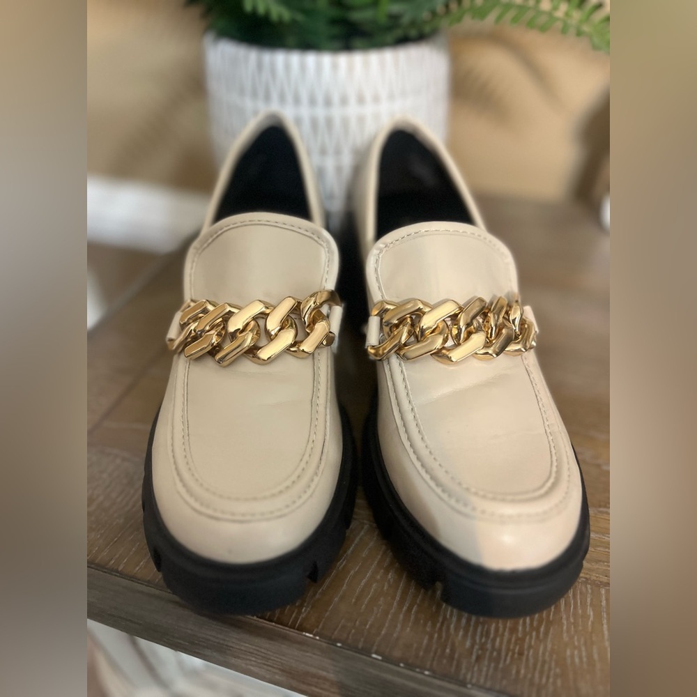Madden Girl Hoxton Chunky‎ Lug Sole Loafers Almond 7.5 Gold Chain Detail Y2K - Picture 5 of 16